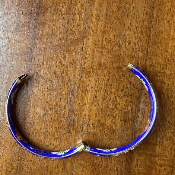 Blue, red, gold, green and white cloisonne bracelet with hidden clasp. - Picture 2 of 7